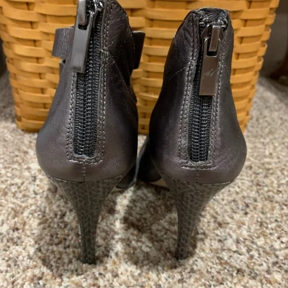 White House Black Market Gunmetal Gray Heels with Studds NWOT - Picture 2 of 7